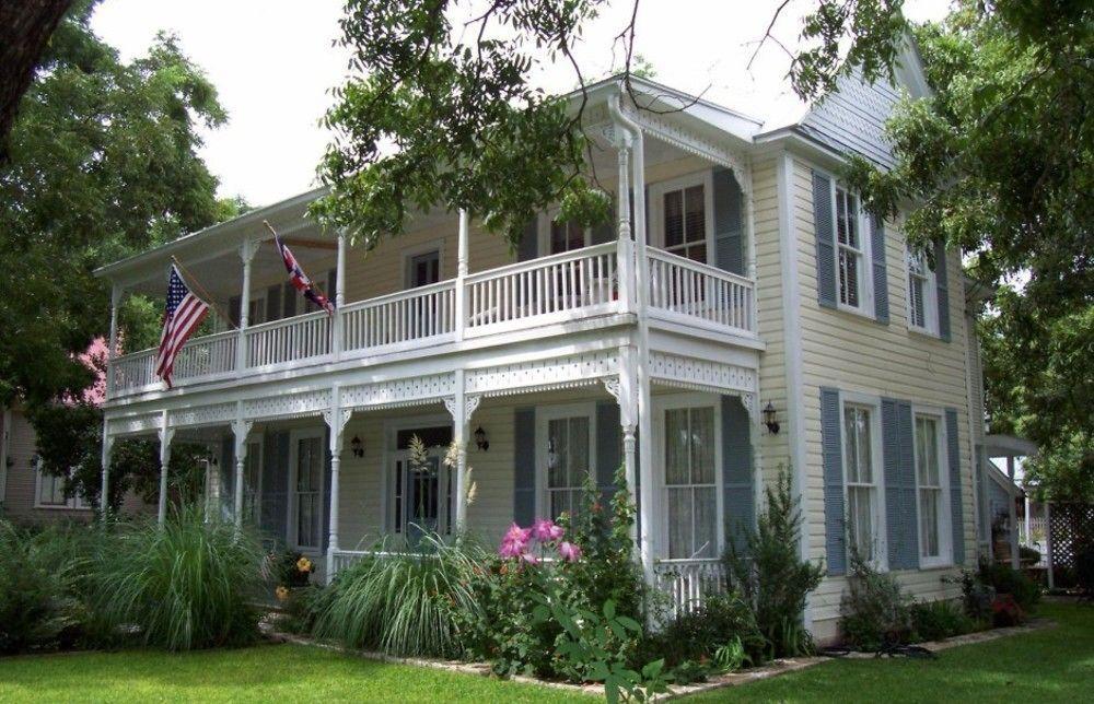 Carriage House Fredericksburg Bed & Breakfast Exterior photo
